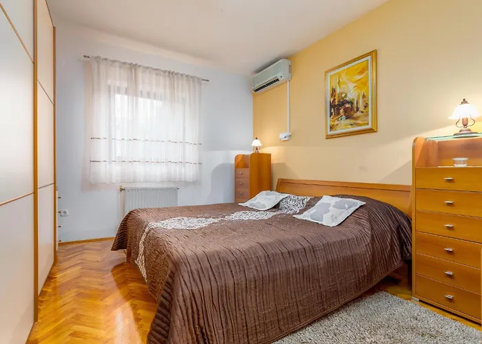 Wunderschönes Haus Mit 5 Schlafzimmern In Premantura
